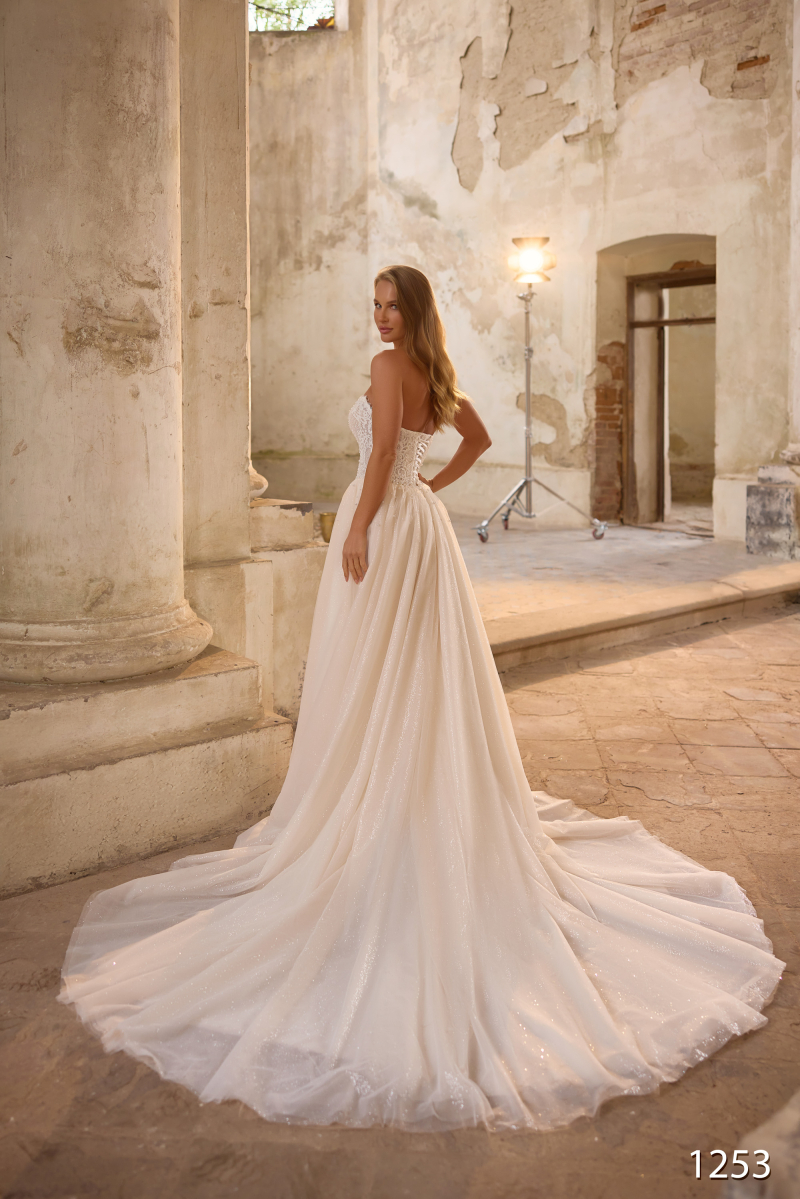 Rochie de mireasa Vissaria 1253 Rochie de mireasa Vissaria 1253